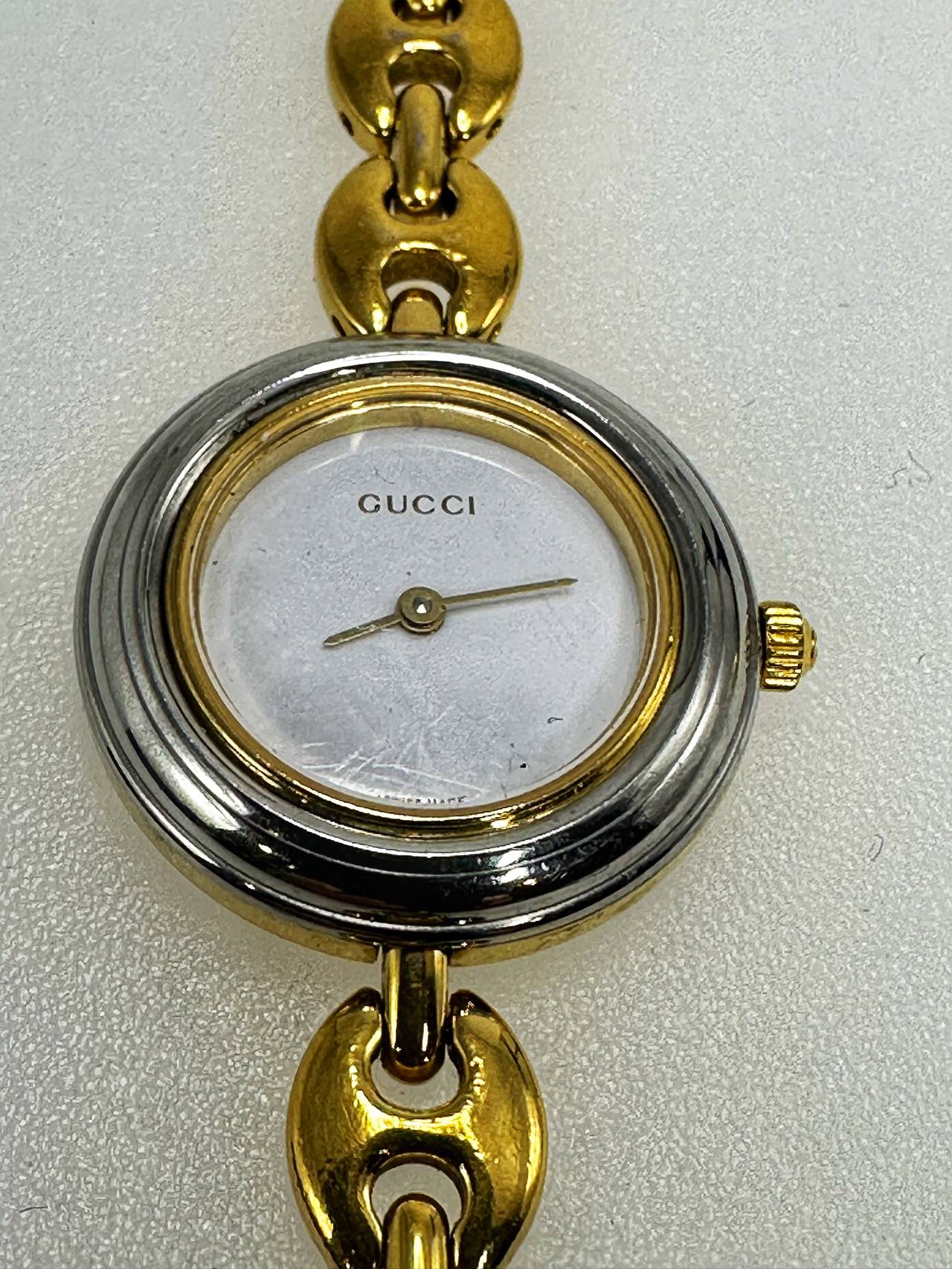 Gucci Women's Watch 11/12.2 with interchangeable bezel Goldtone