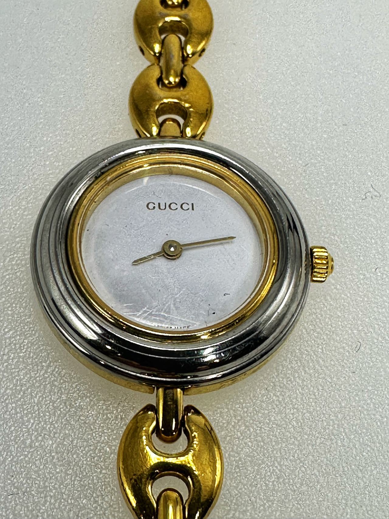 Gucci Women's Watch 11/12.2 with interchangeable bezel Goldtone