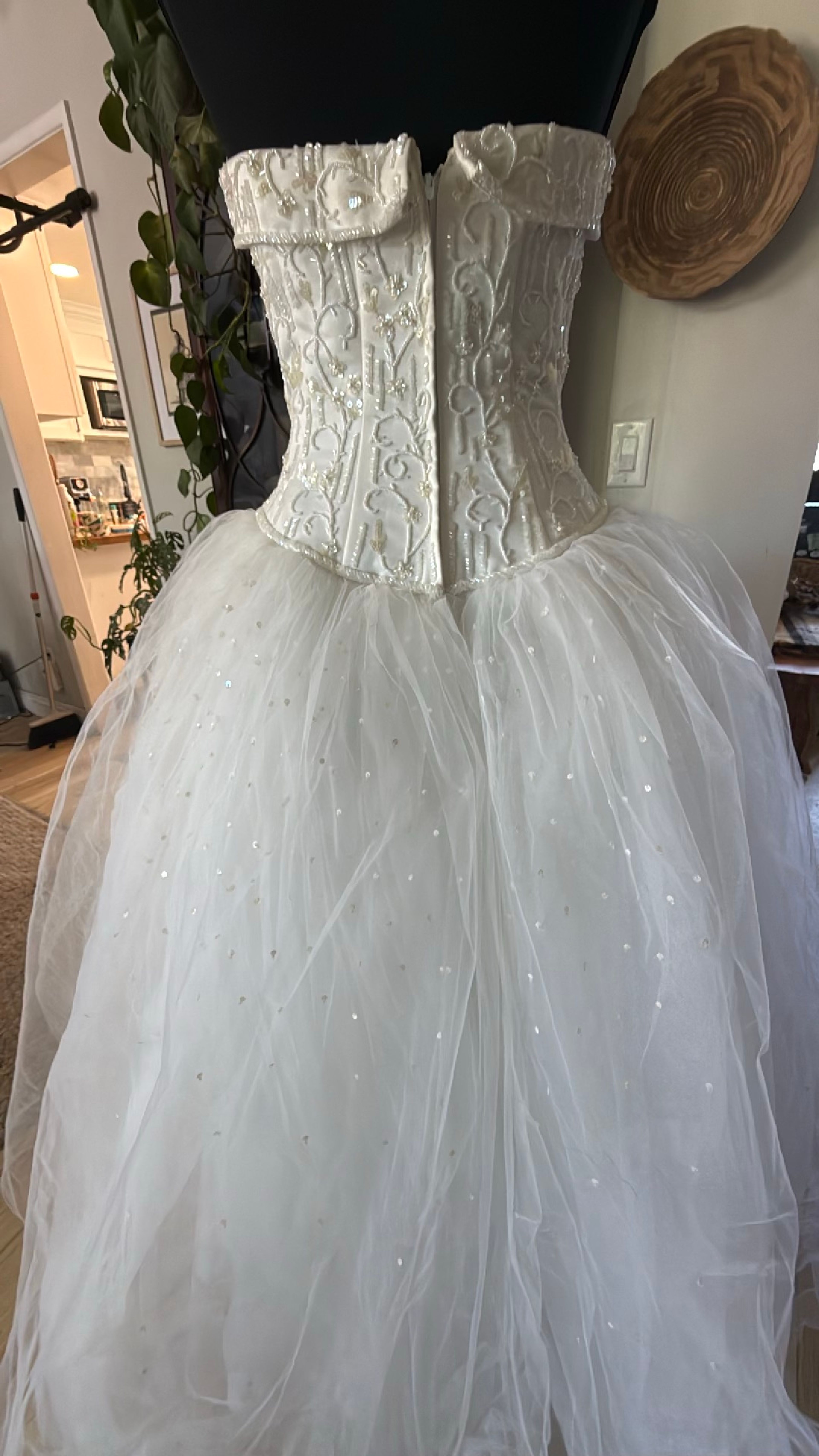 Michaelangelo David’s Bridal Beaded Tulle Ball Gown Wedding Dress size 4 - Image 7