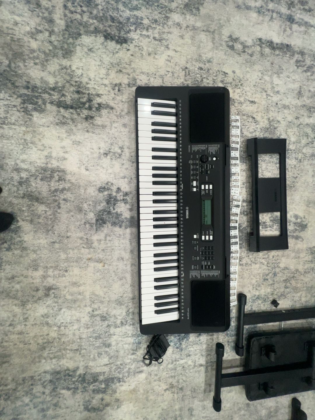 Yamaha PSR-E373 61-Key Portable Keyboard Black