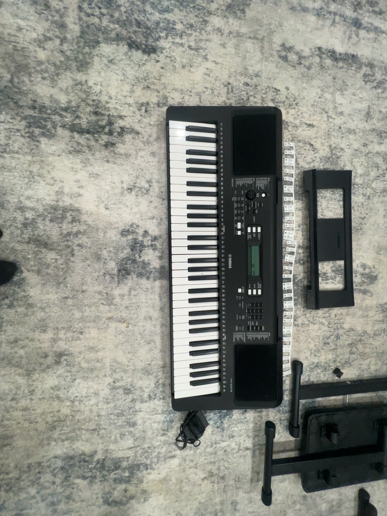Yamaha PSR-E373 61-Key Portable Keyboard Black