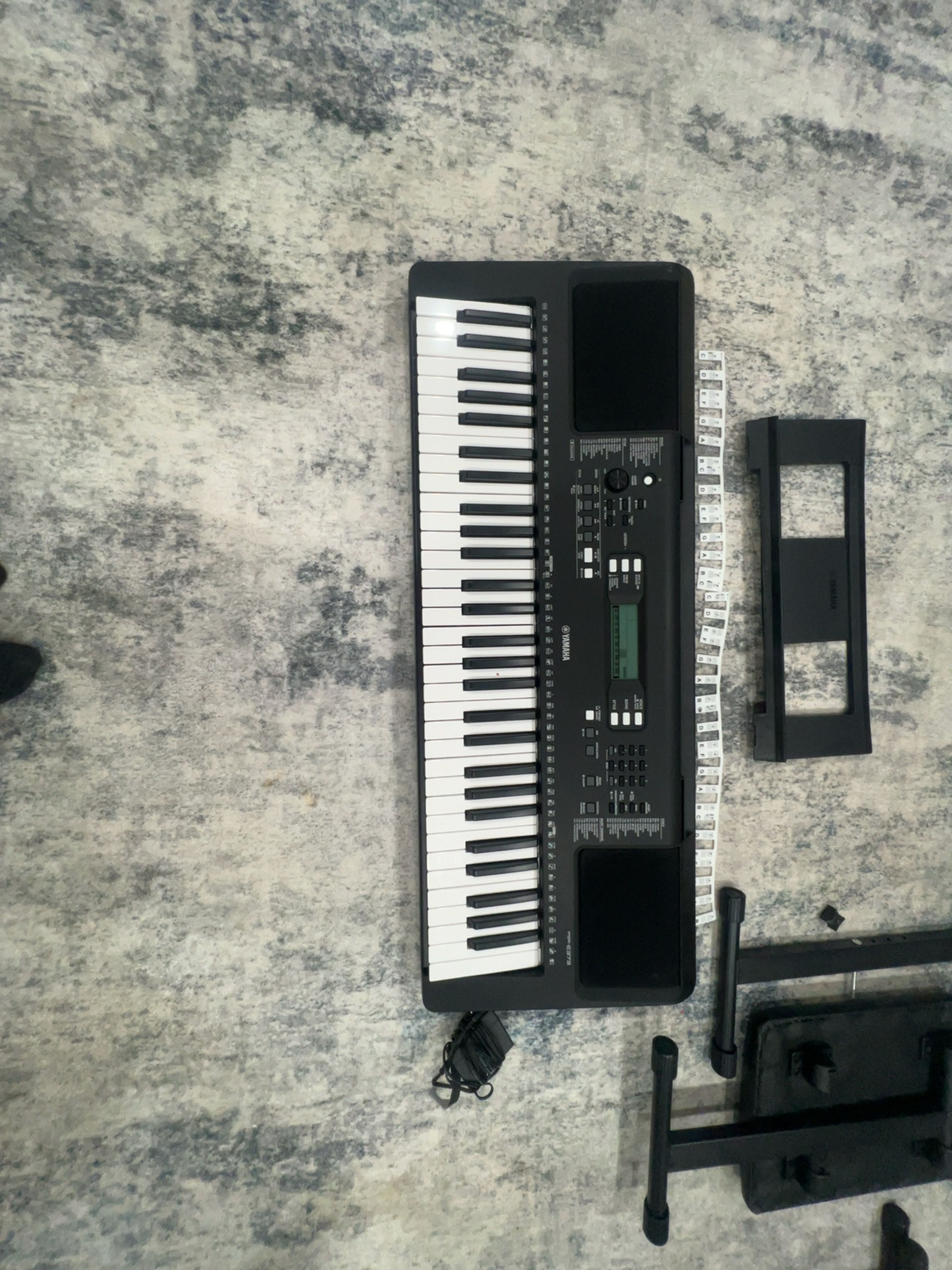 Yamaha PSR-E373 61-Key Portable Keyboard Black