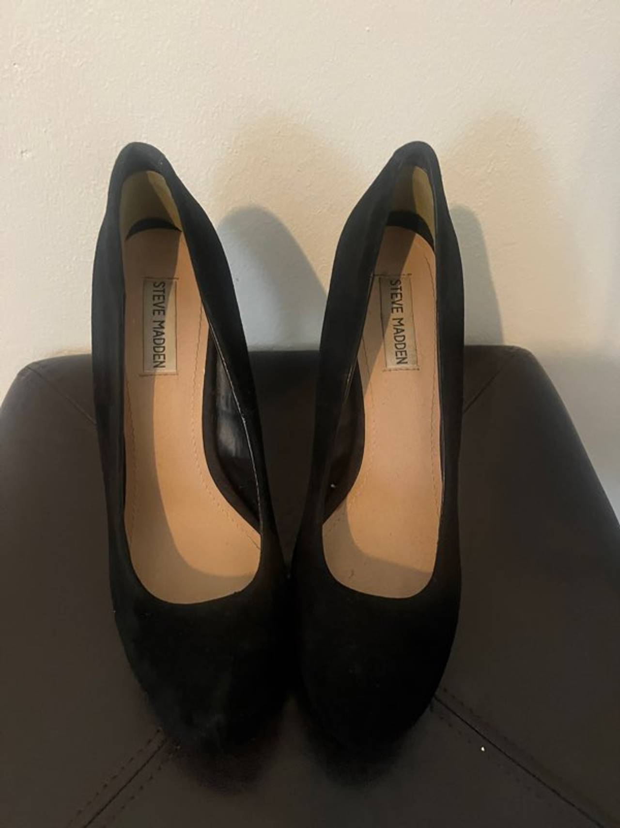 Steve Madden Black Suede Pumps