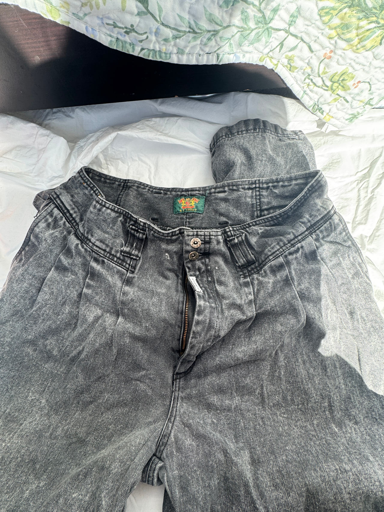 L.A. Gear Vintage Acid Wash Pleated Jeans