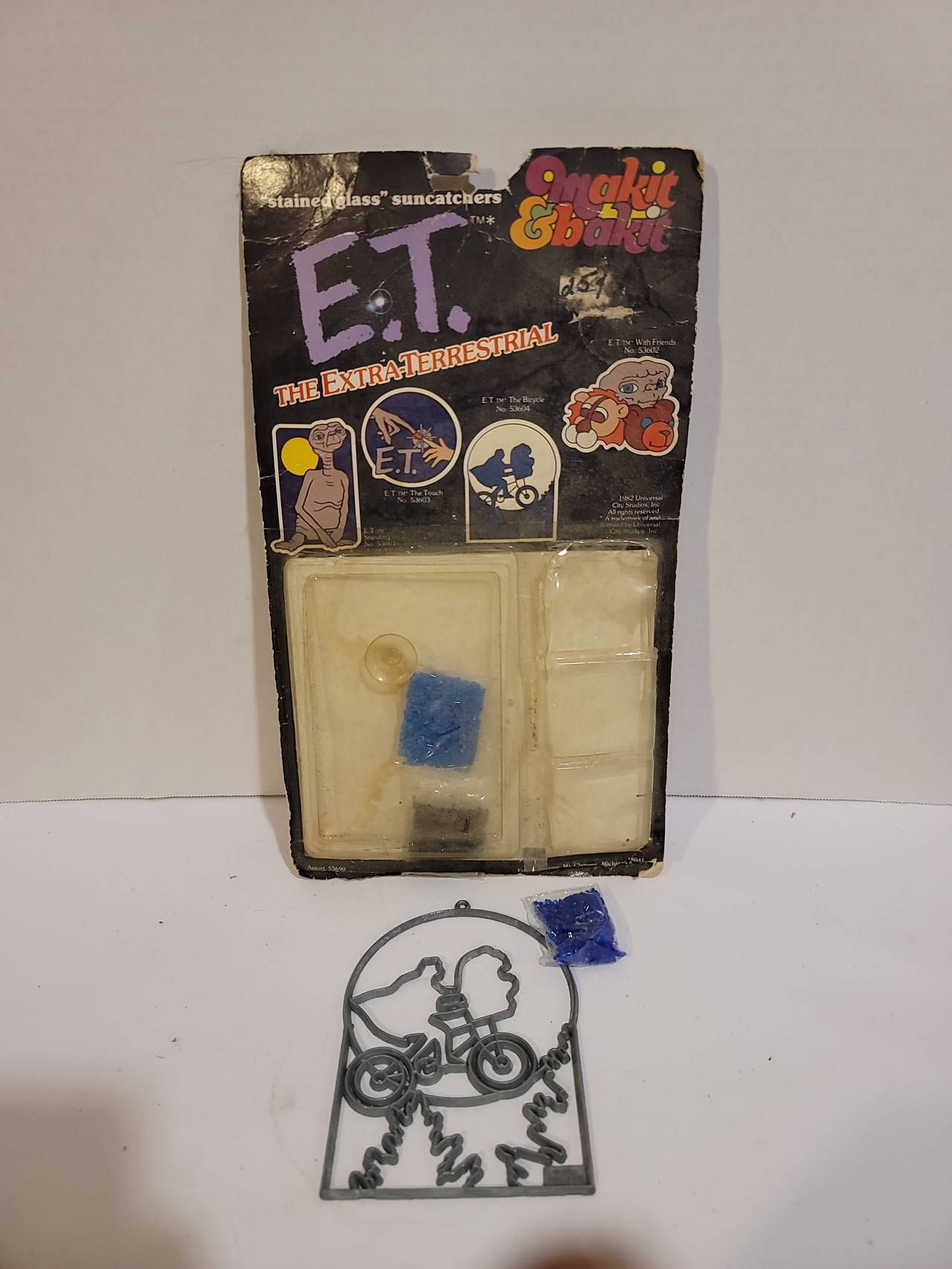 Makit & Bakit E.T. The Extra-Terrestrial Stained Glass Suncatcher Kit