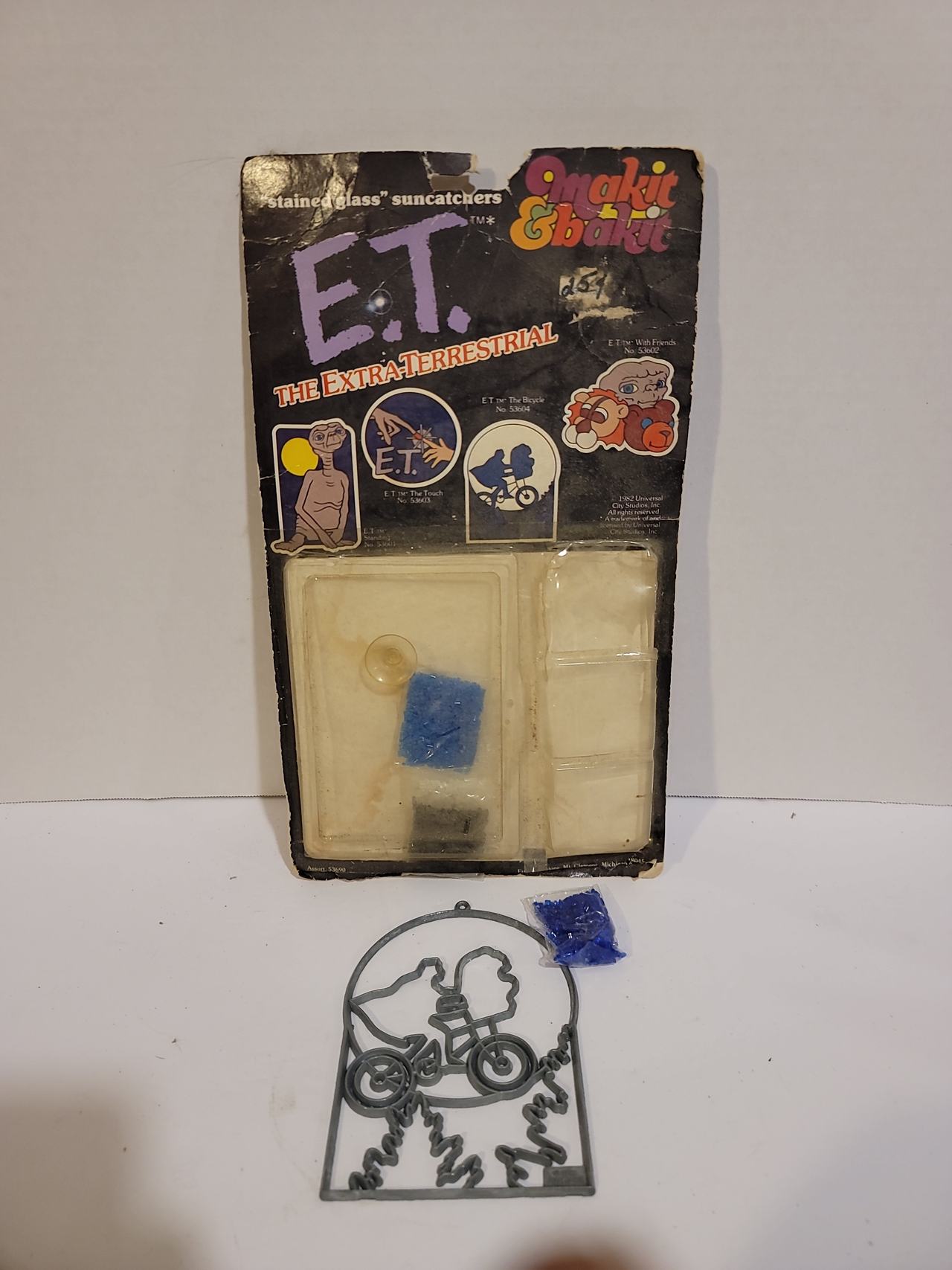 Makit & Bakit E.T. The Extra-Terrestrial Stained Glass Suncatcher Kit