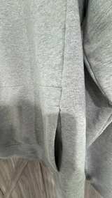 Reebok Men's Heather Grey pocketed Crewneck Sweatshirt Medium - Image 4