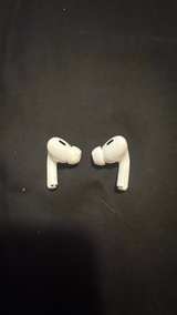 Apple AirPods Pro (1st Generation) - Image 2
