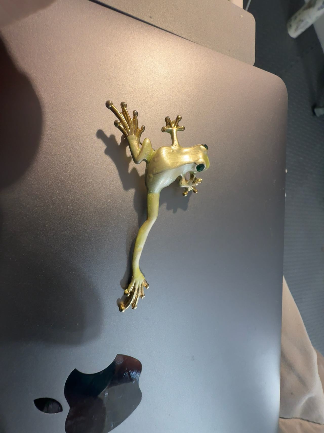 Vintage Frog Brooch Pin