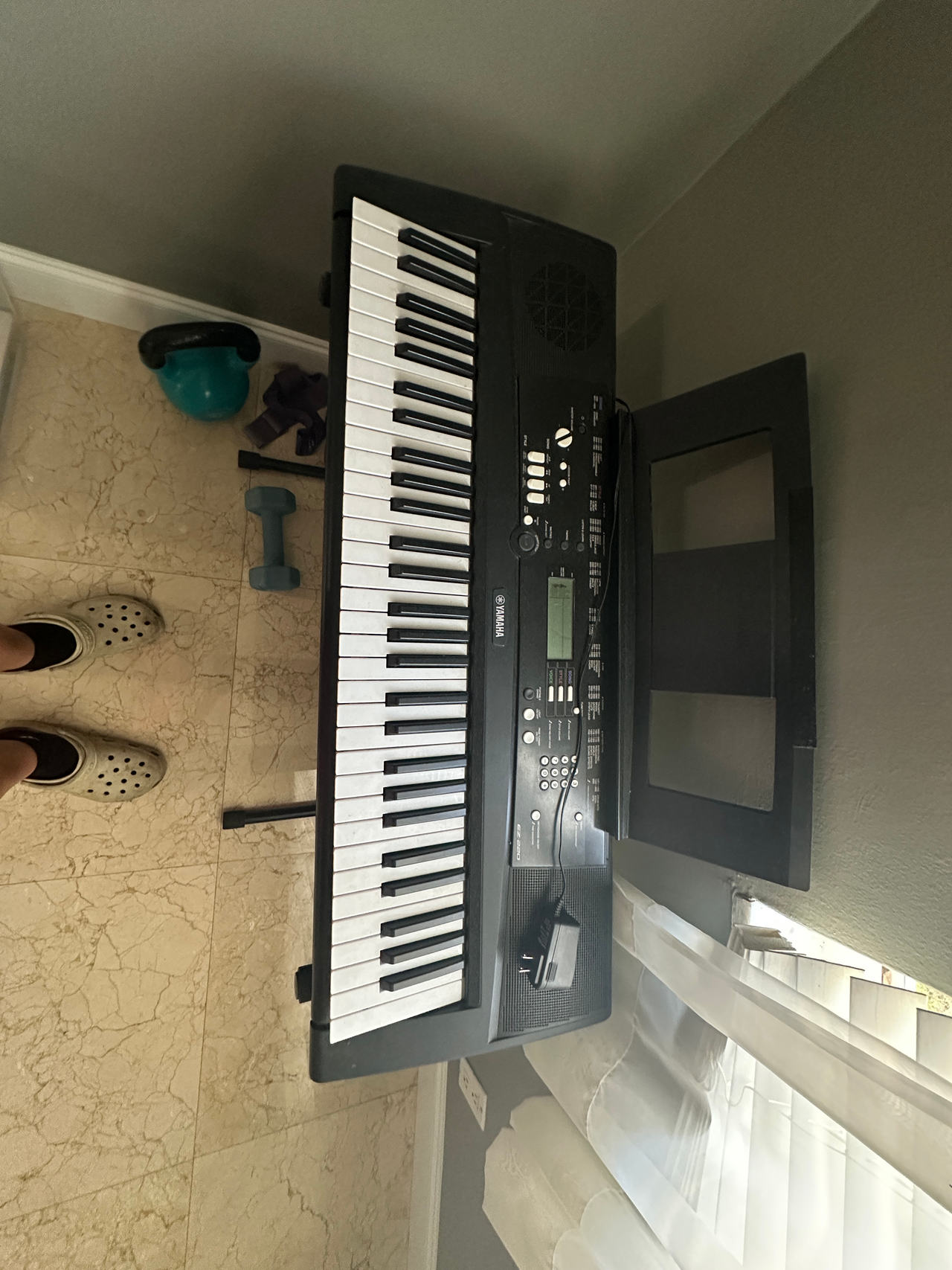 Yamaha PSR-E323 Portable Keyboard