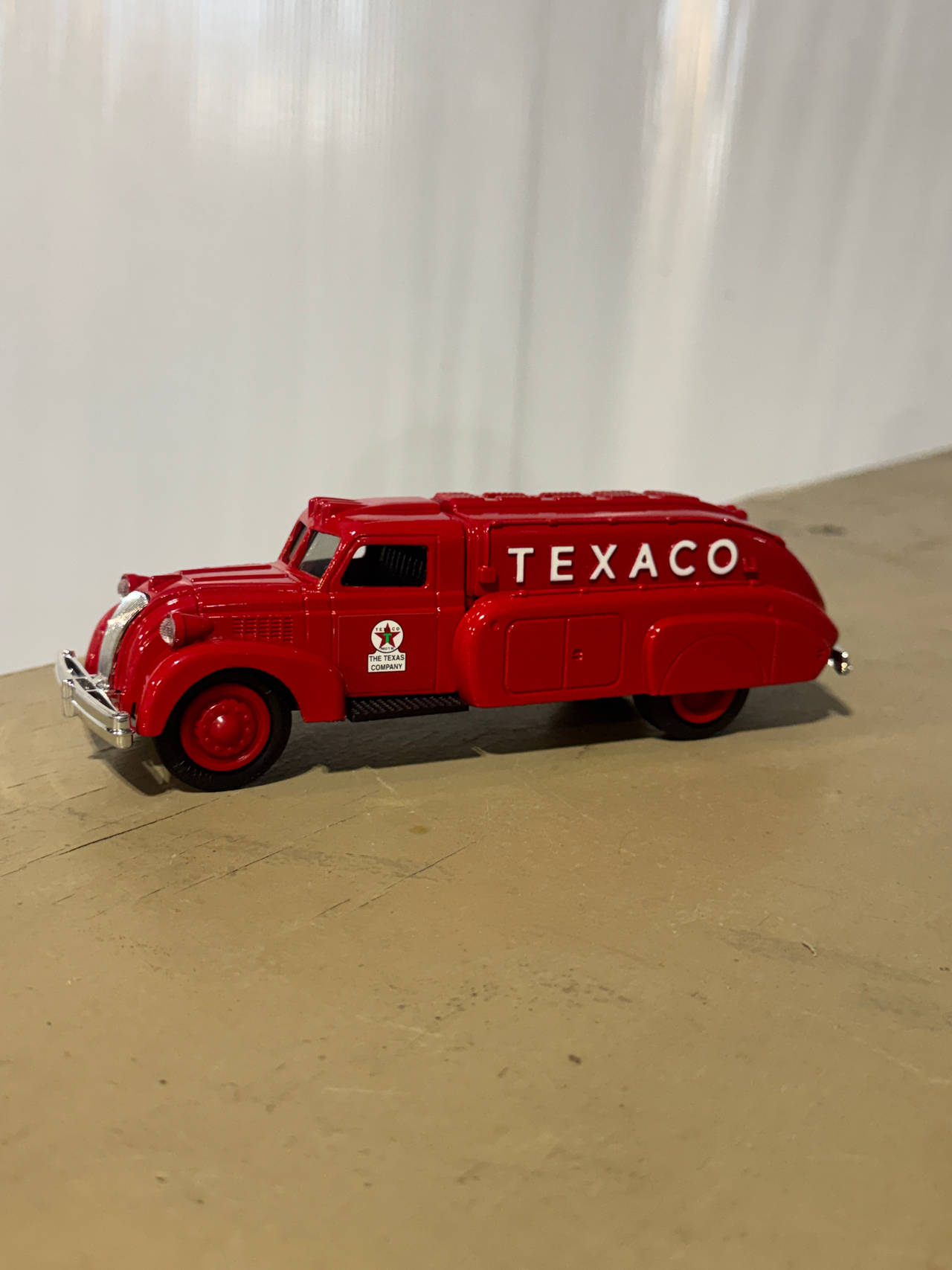 Ertl Texaco 1934 Diamond T Doodlebug Tanker Coin Bank