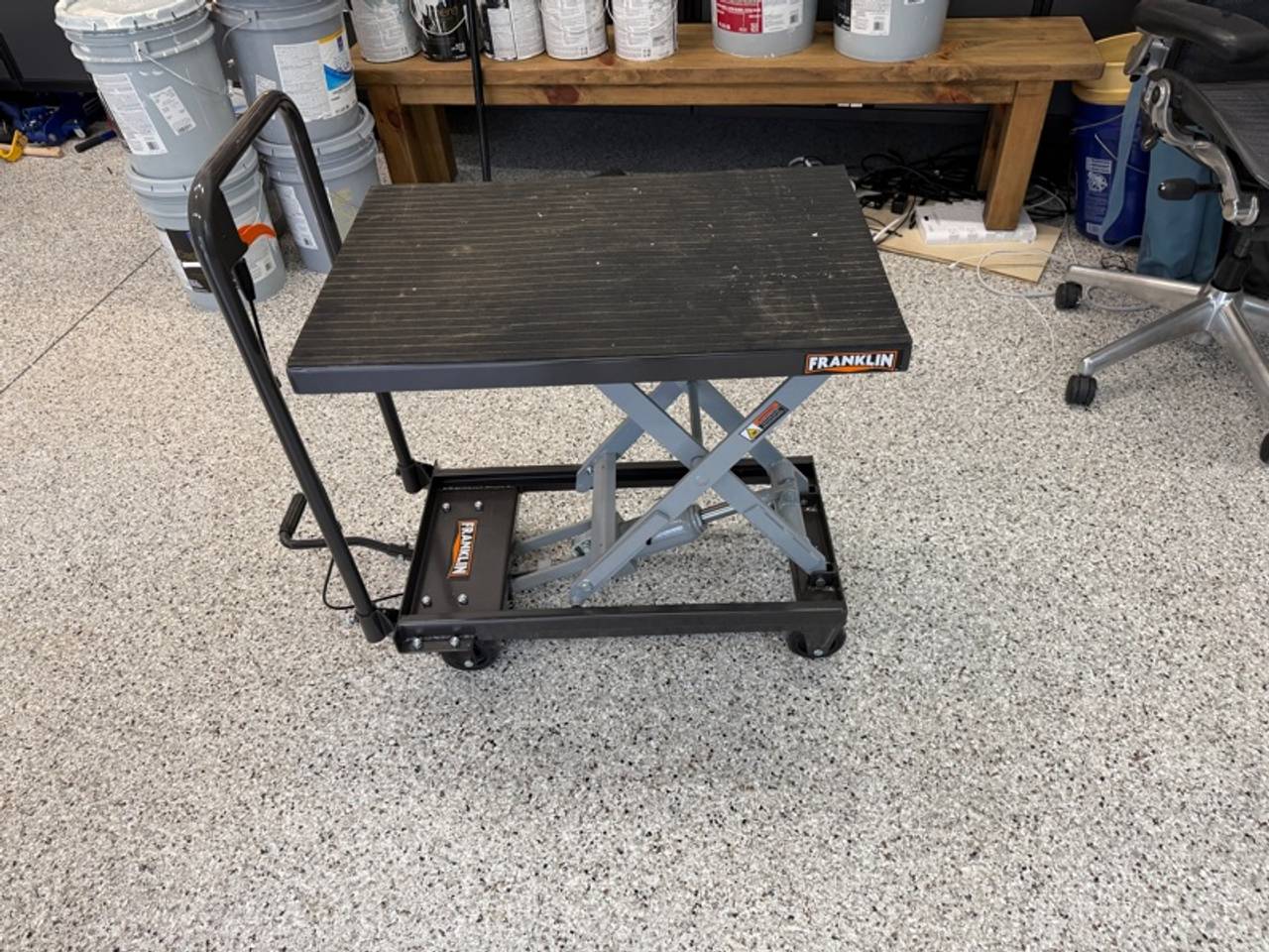 Harbor Freight Hydraulic Lift Table Cart 500 lb Black