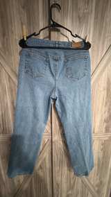 Izod Women's Straight Leg Jeans size 12P Petite - Image 4