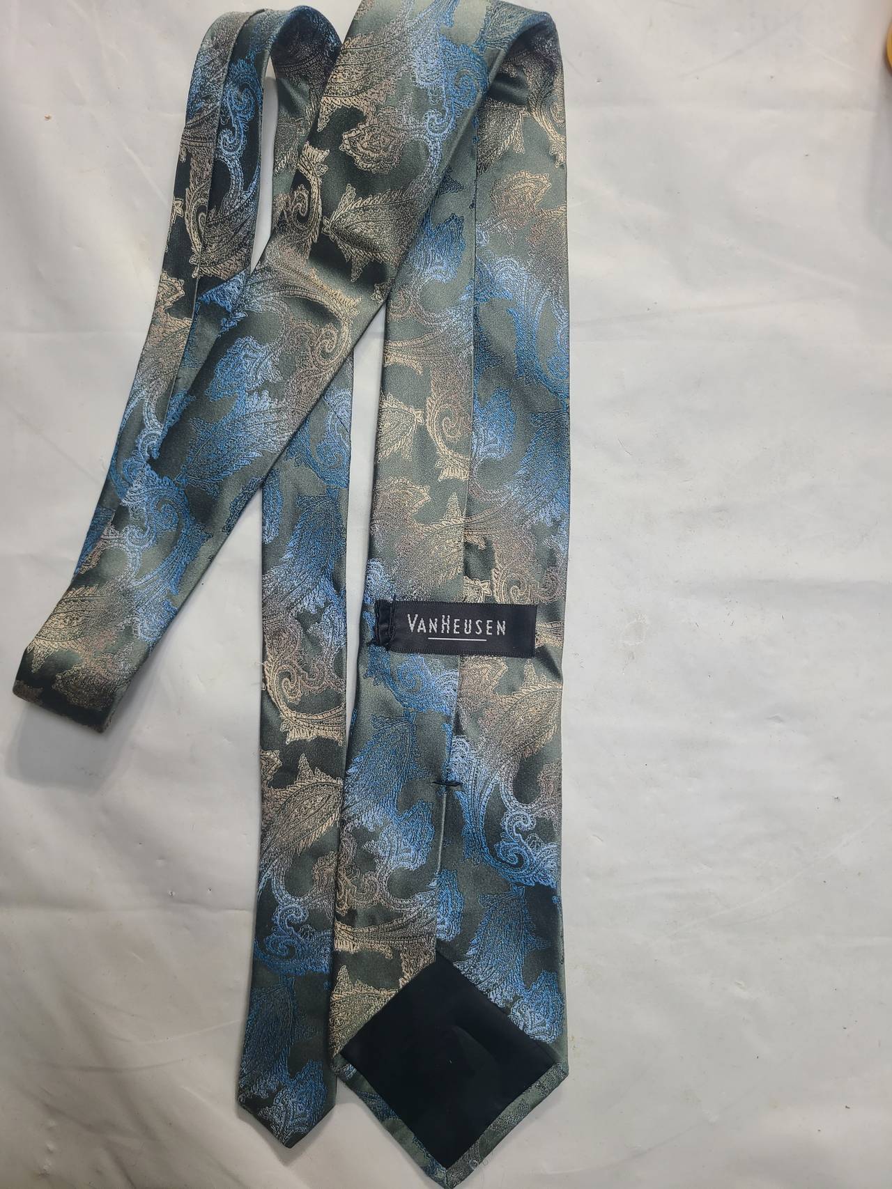 Van Heusen Abstract Pattern Tie