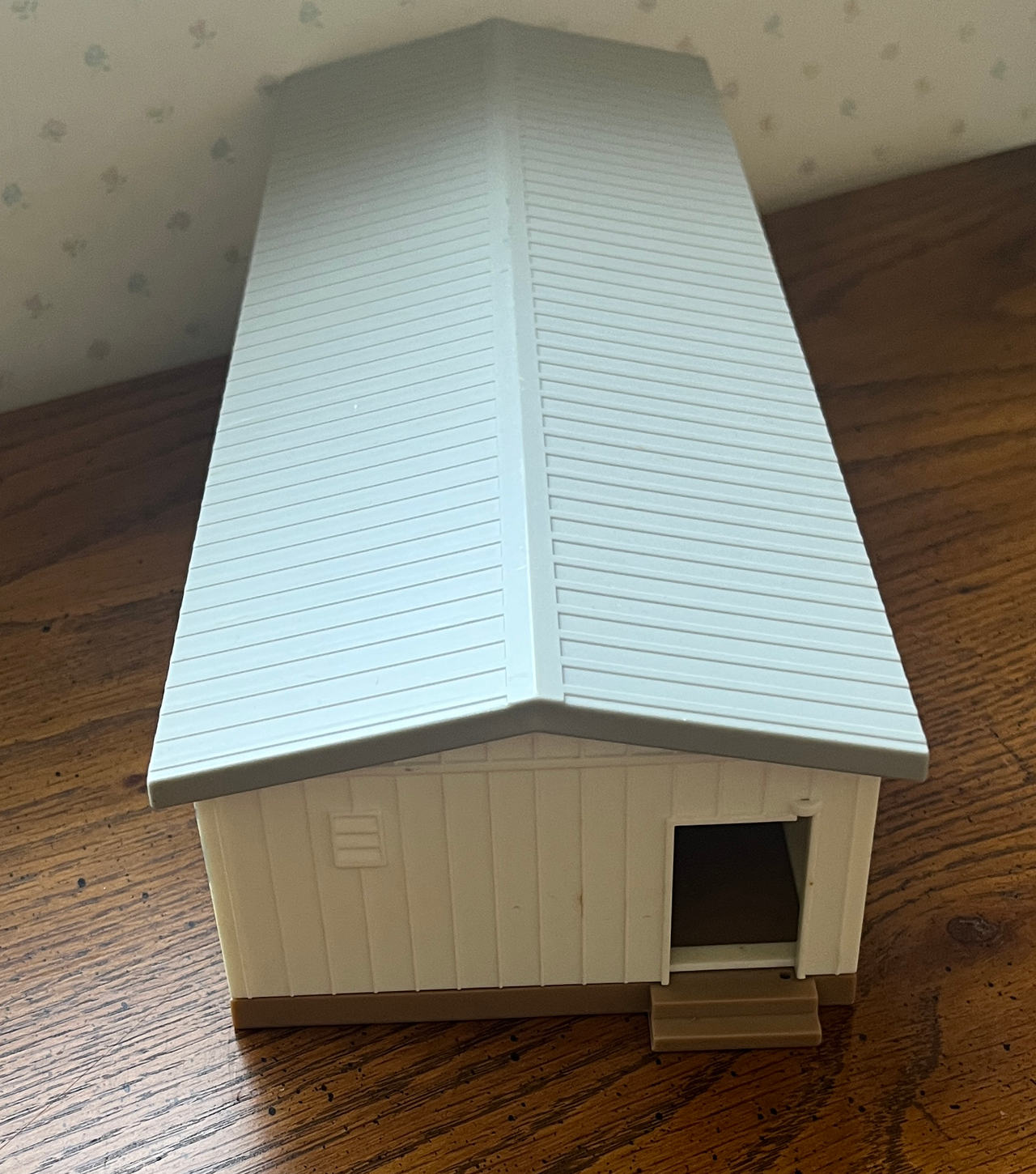 Kids plastic play hog barn
