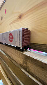 Bachmann HO Scale Swift's Premium 51' Steel Reefer Car - Image 3