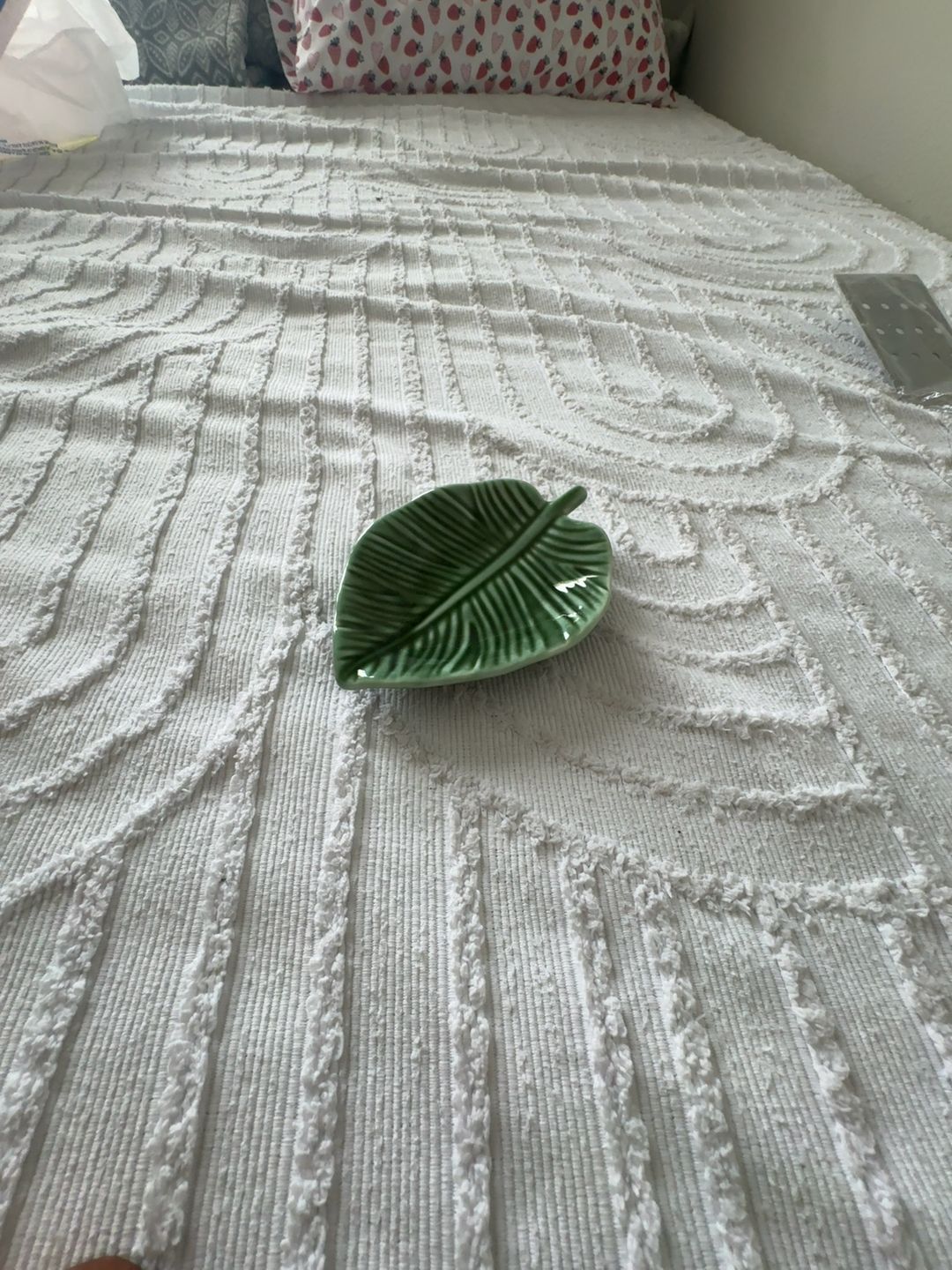 Green Leaf Ceramic Jewelry Dish