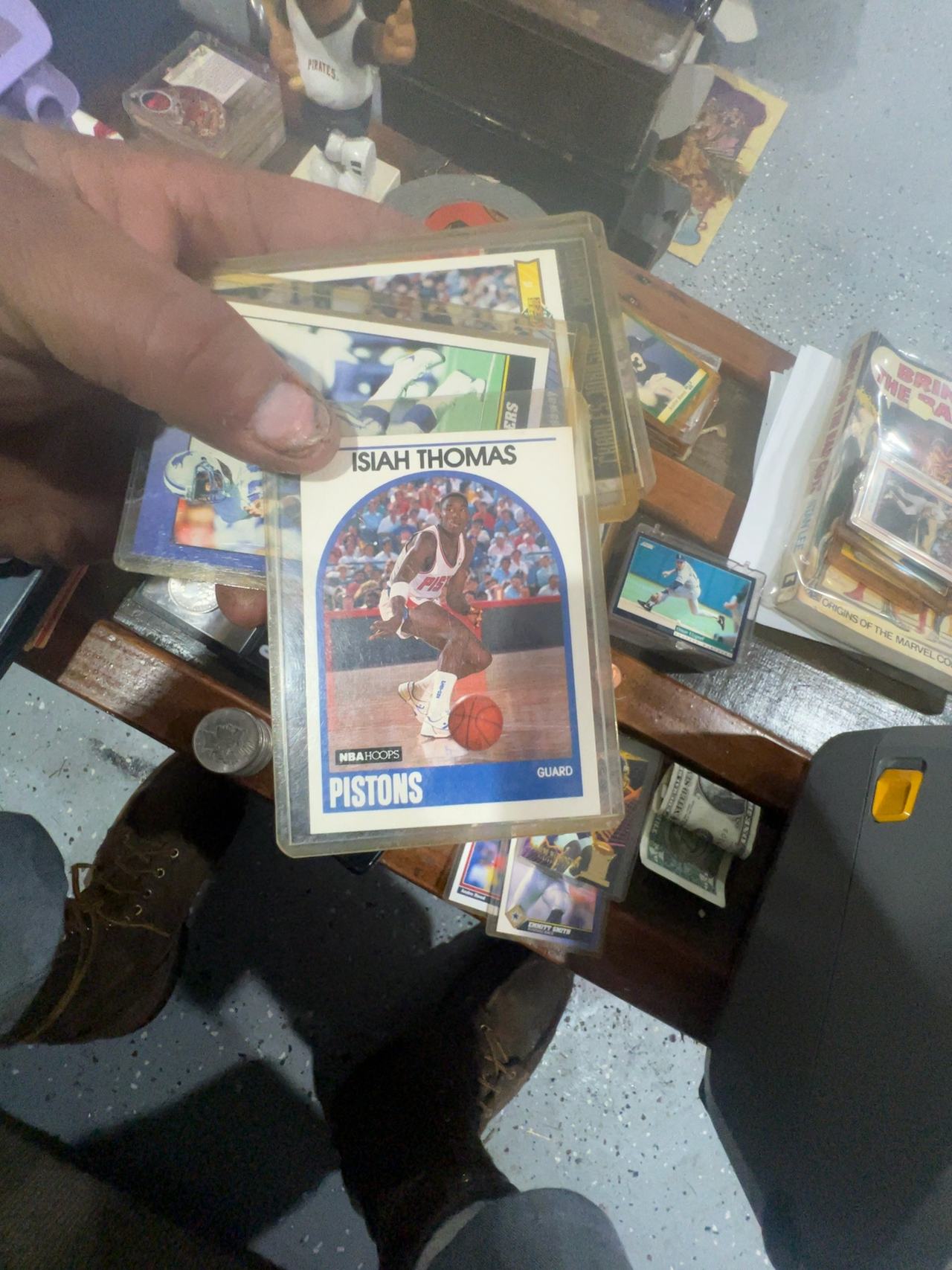 Topps NBA Hoops 1989-90 Isiah Thomas #250 Basketball Card