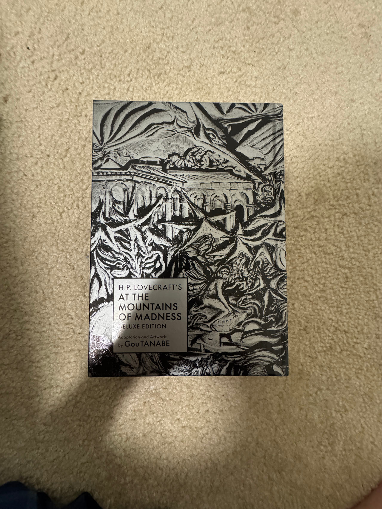 H.P. Lovecraft's At the Mountains of Madness Deluxe Edition