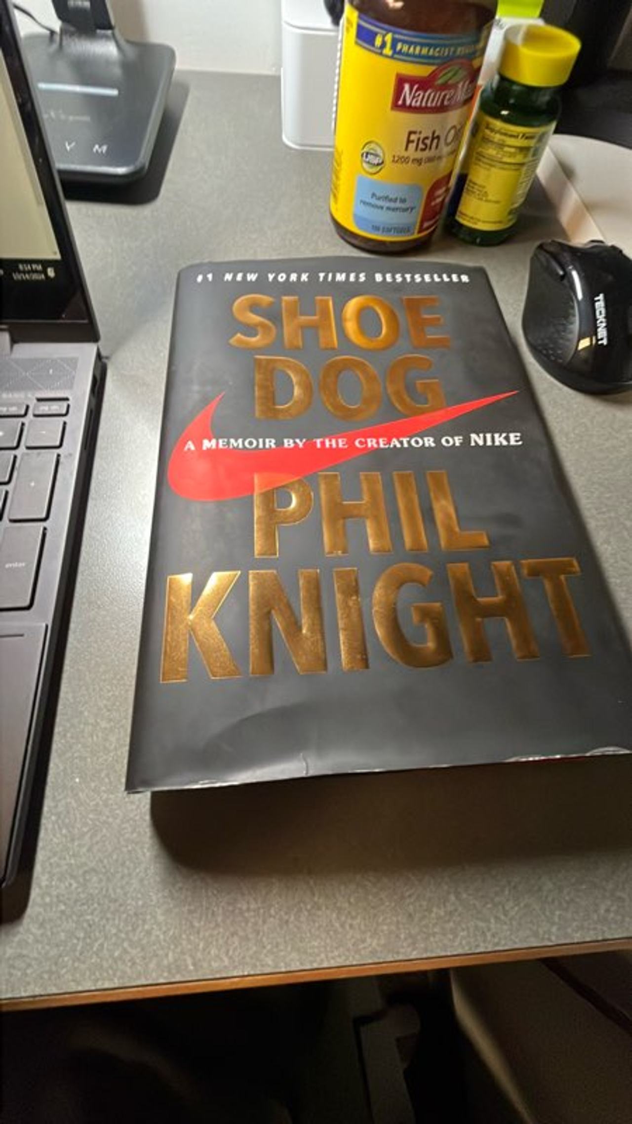 Shoe Dog: A Memoir by the Creator of Nike