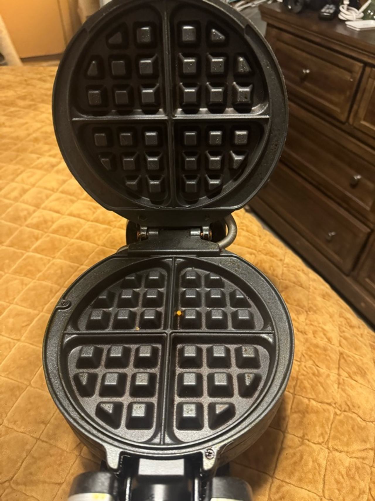 Oyster Belgian Waffle Maker – Round