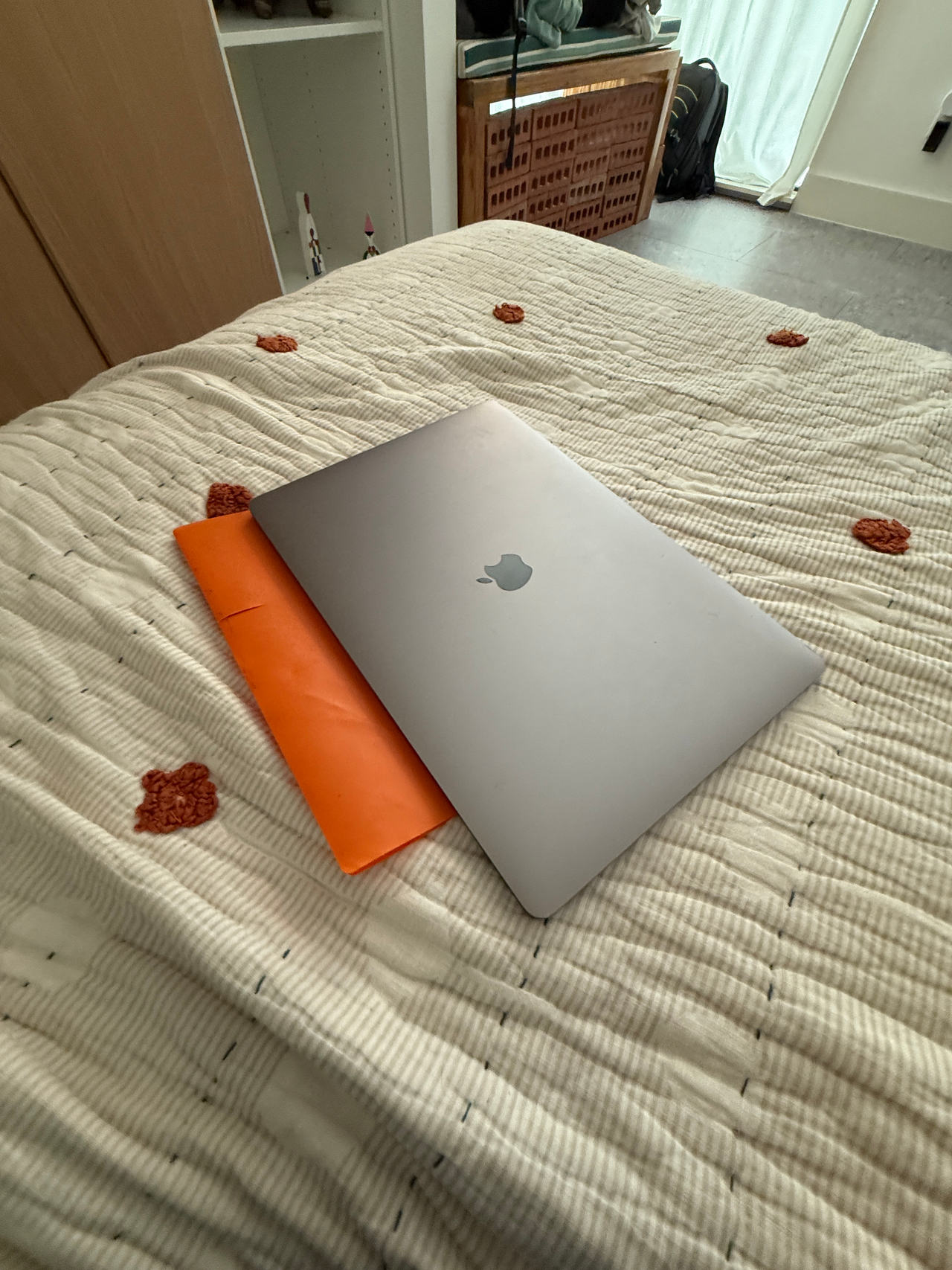 Apple MacBook