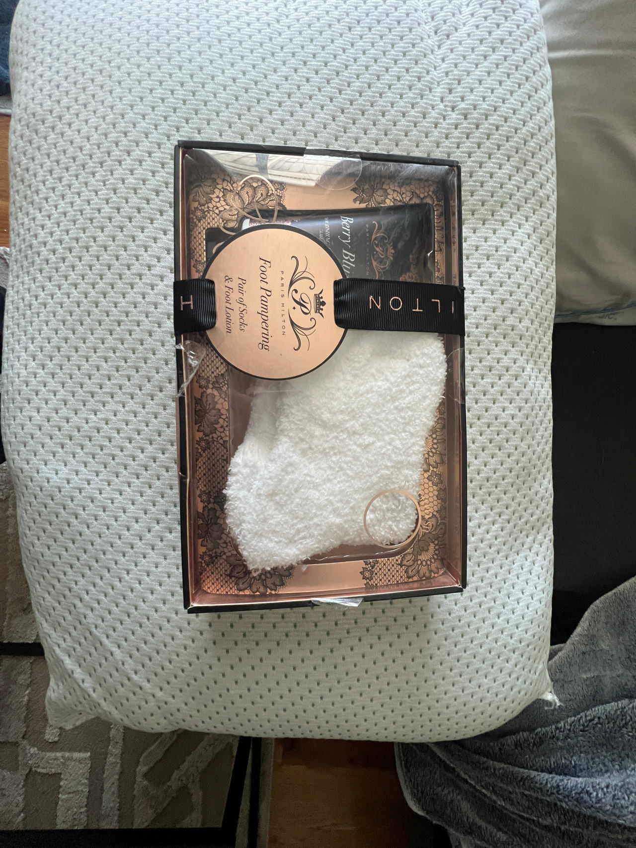 Paris Hilton Foot Pampering Set with Socks & Lotion