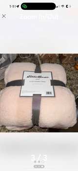 Eddie Bauer Plush Sherpa Throw Blanket - Image 3