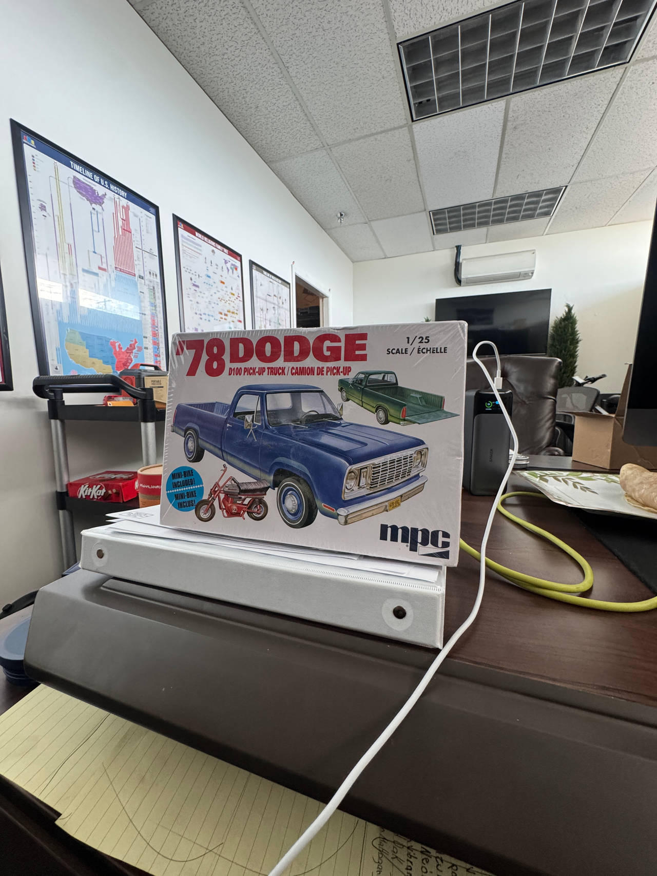 MPC '78 Dodge D100 Pick-up Truck 1/25 Scale Model Kit