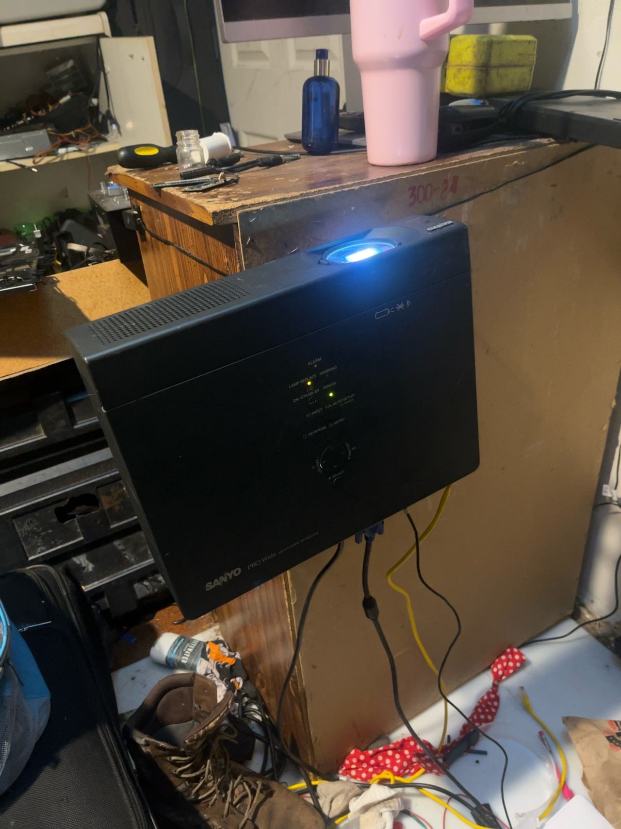 SANYO PLC-WXU30 LCD Projector 3700 Lumens