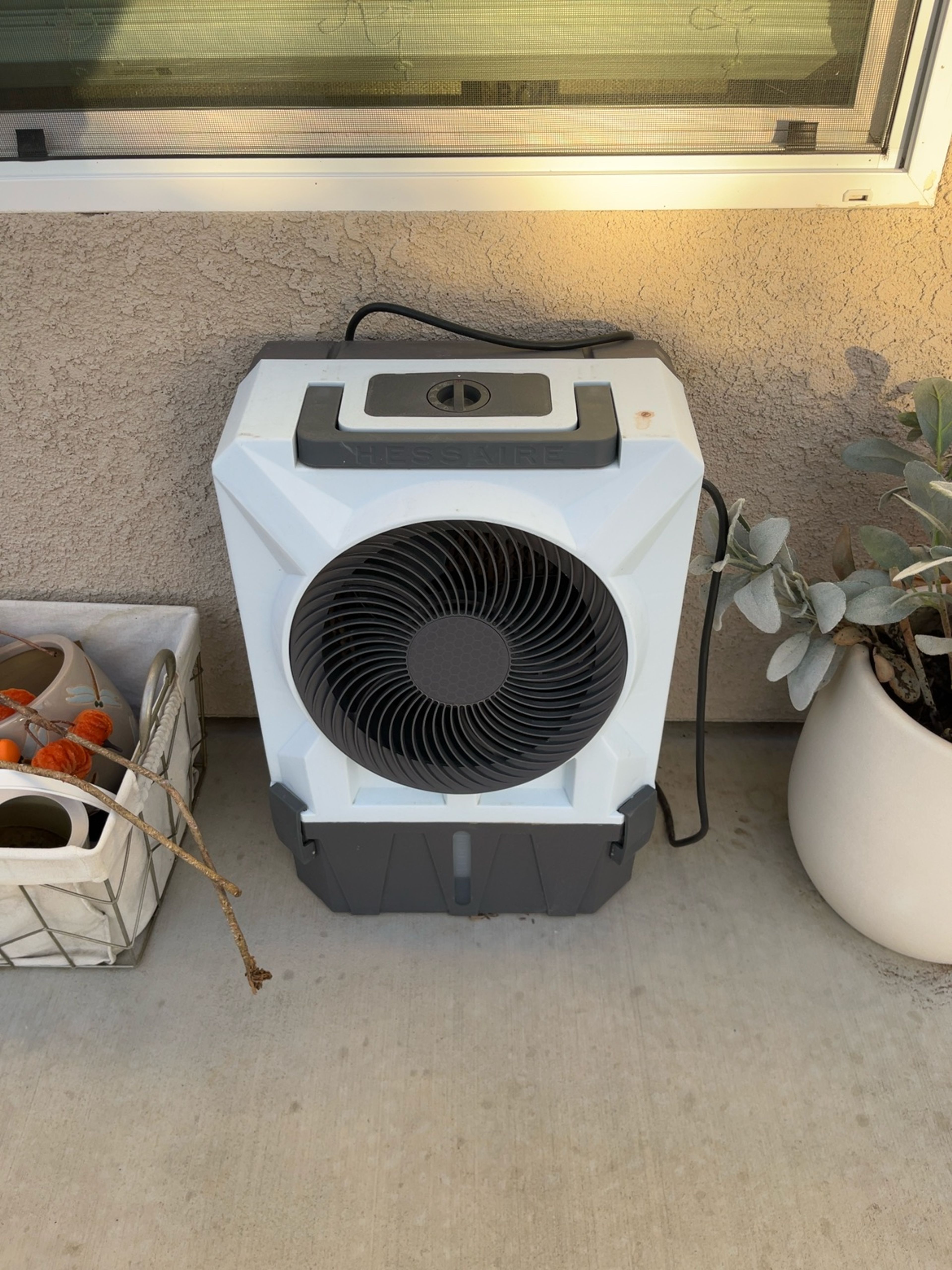 Hessaire MC12V 900 CFM 2-Speed Portable Evaporative Cooler - Gray