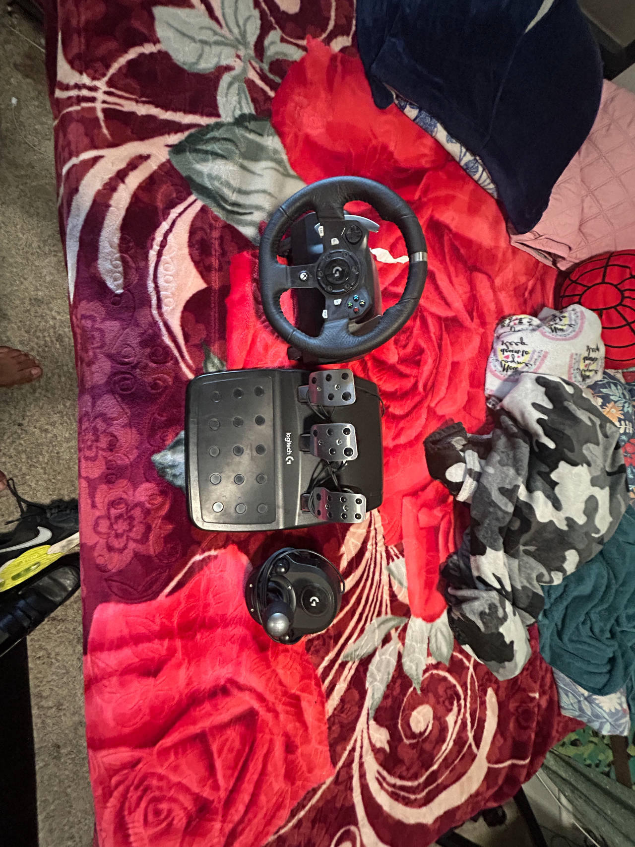 Logitech G29 Driving Force Racing Wheel