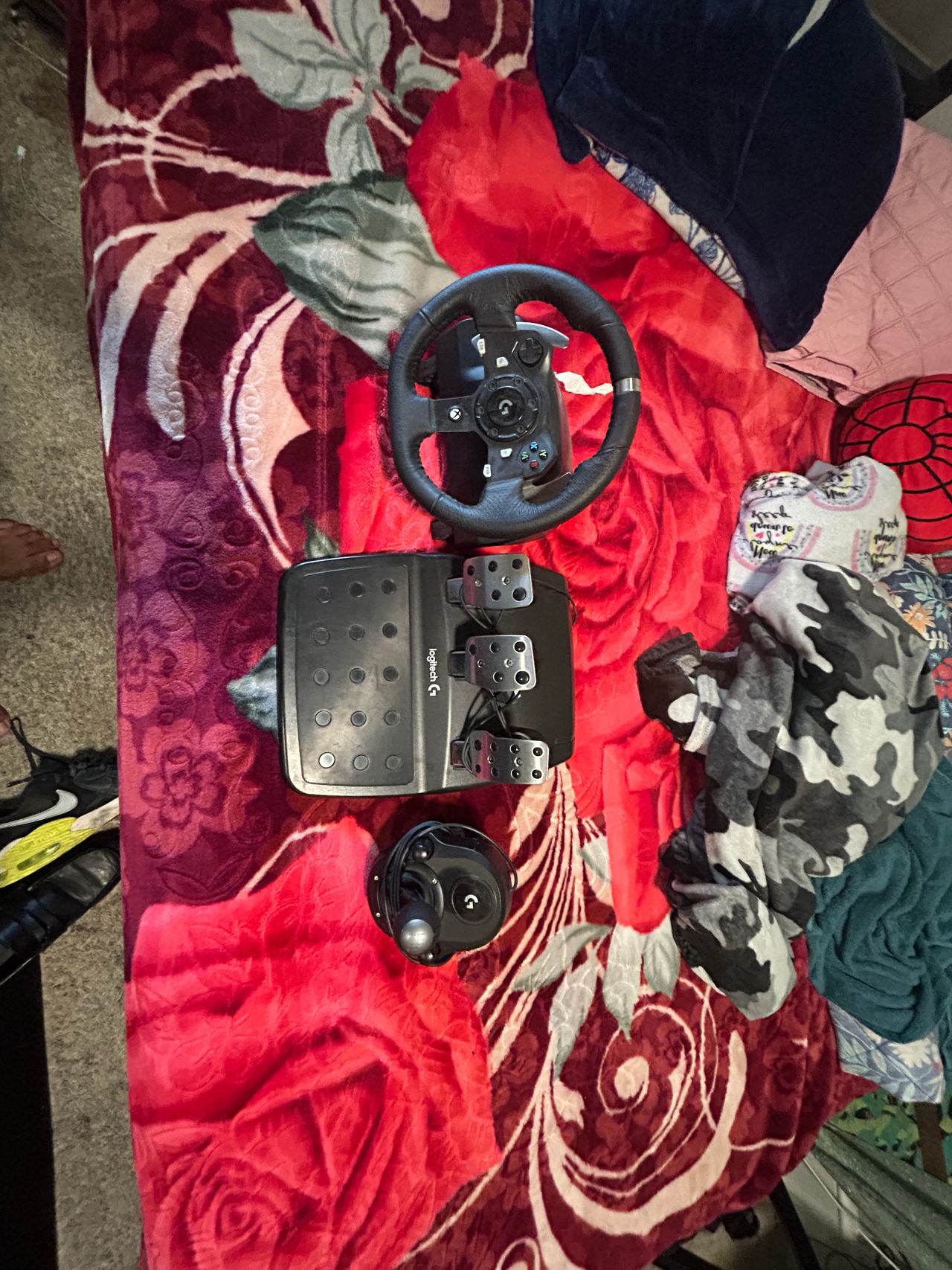 Logitech G29 Driving Force Racing Wheel