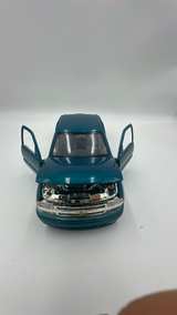 Jada Toys Dub City 1999 Chevrolet Silverado 1:24 Scale - Image 3