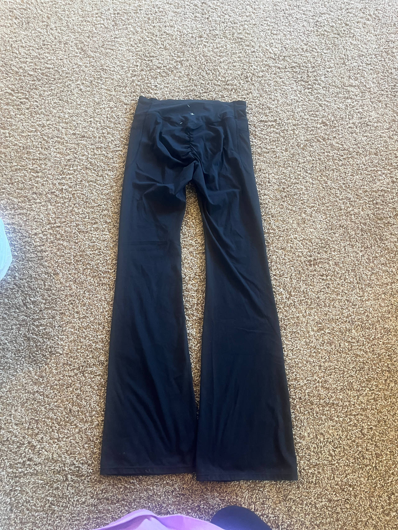 Halara Crossover Back Scrunch Flare Leggings size large. Have pockets no flaws