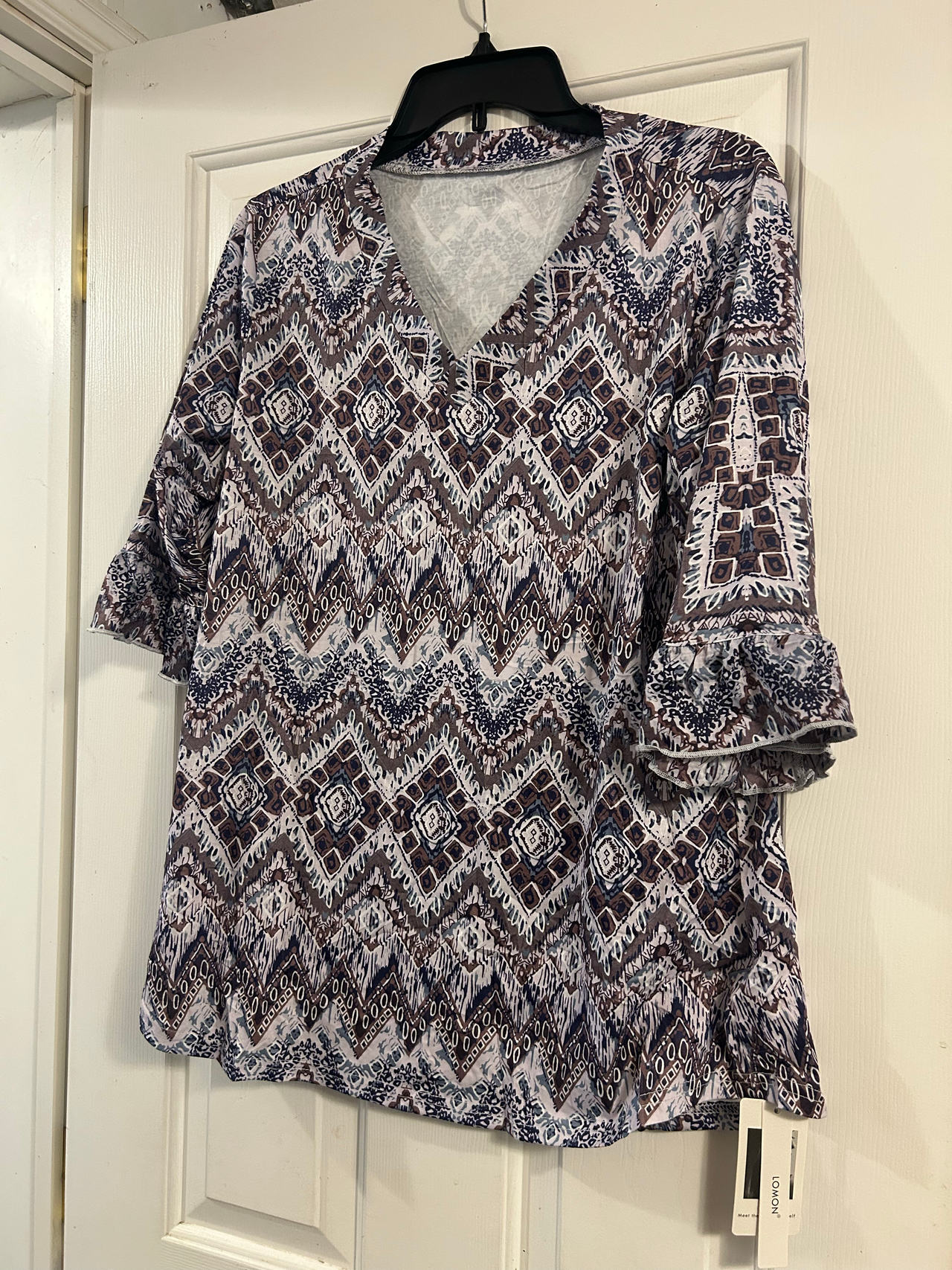 Lomon Women's Bell Sleeve V-Neck Geometric Print Top