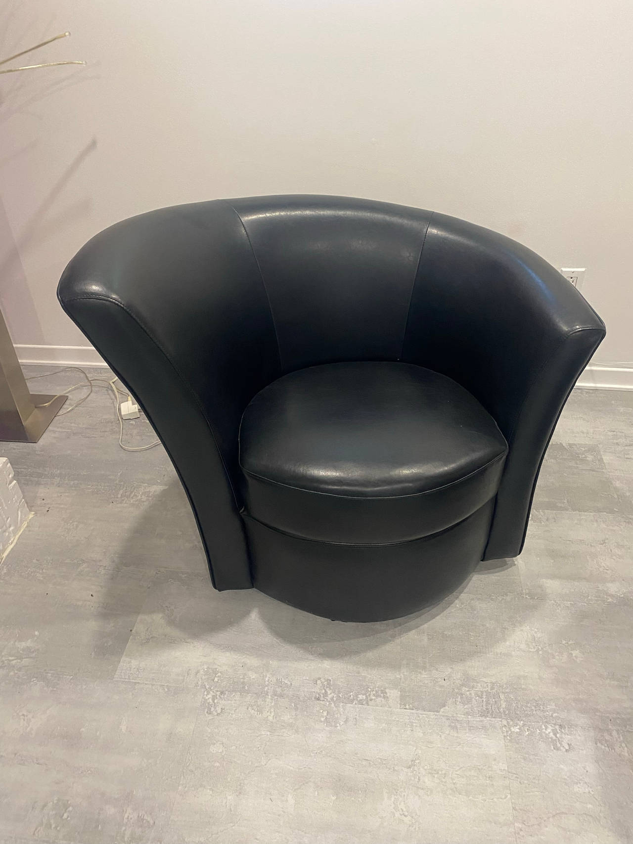 Chaise pivotante simili cuir