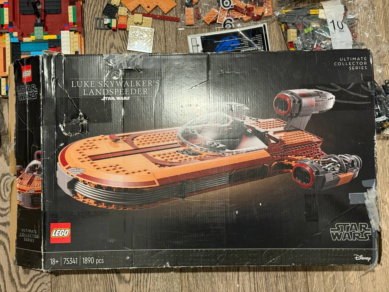 LEGO Star Wars Luke Skywalker's Landspeeder Ultimate Collector Series
