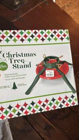 Oasis Christmas Tree Stand for Trees up to 7 Feet Tall - Image 1