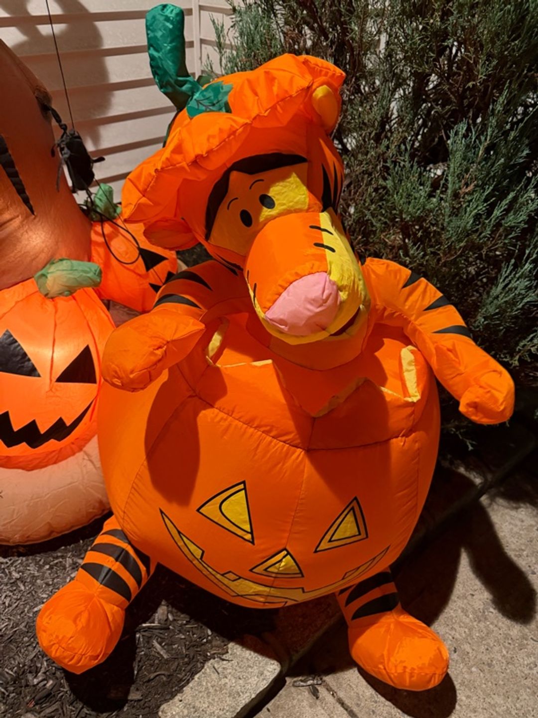 Gemmy Disney Inflatable Tigger Pumpkin 4ft HEAD DOES NOT STAY UP 