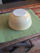 PYREX vintage Yellow Mixing Bowl - Image 5