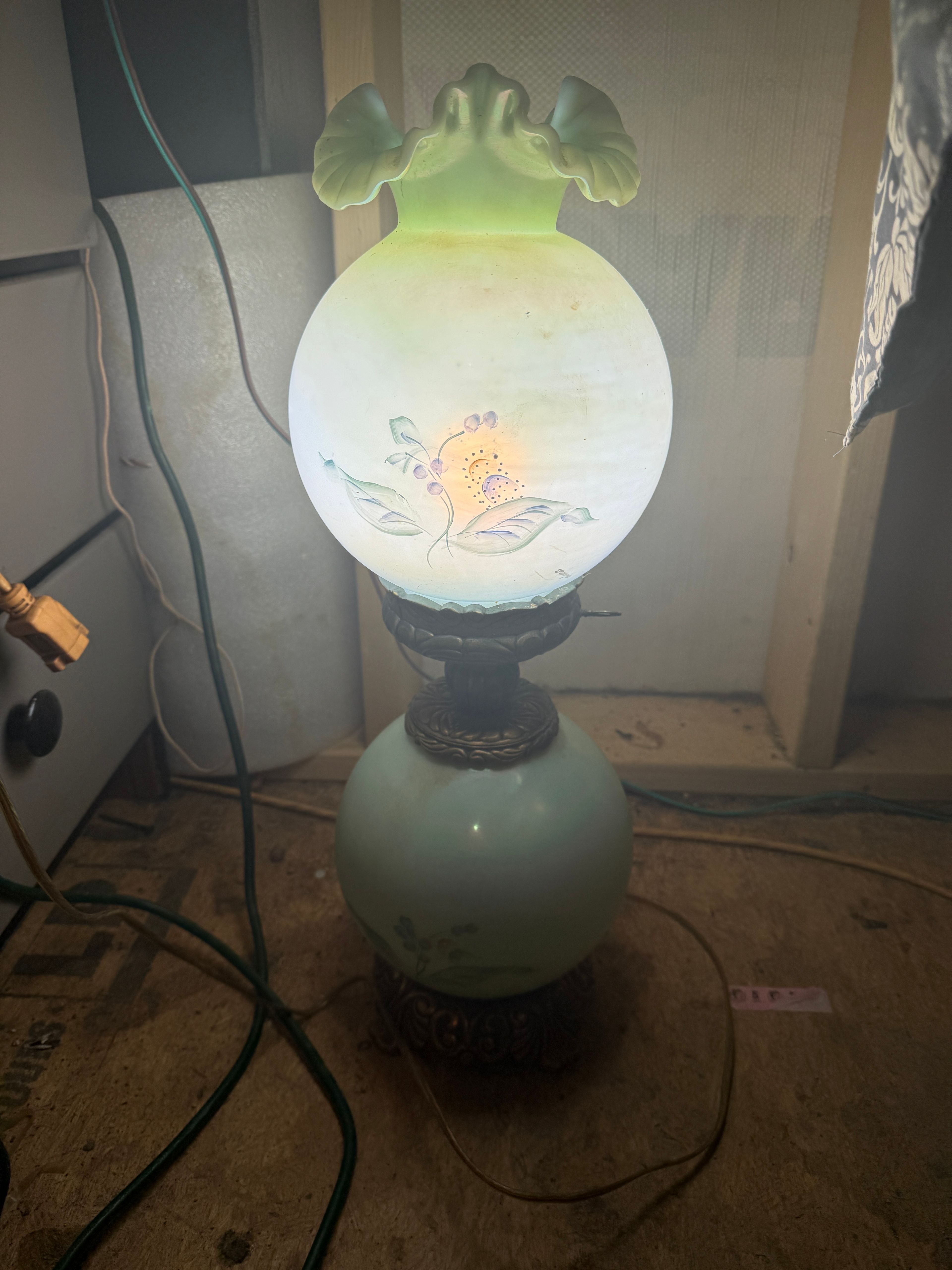 Antique 'Gone With the Wind' Hurricane Glass Oil Lamp - Image 2