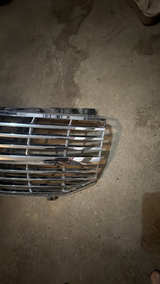 2008 Lincoln Navigator Front Grill  - Image 3