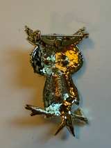 Vintage signed Gerry's gold-tone owl brooch with red rhinestone eyes. - Image 2