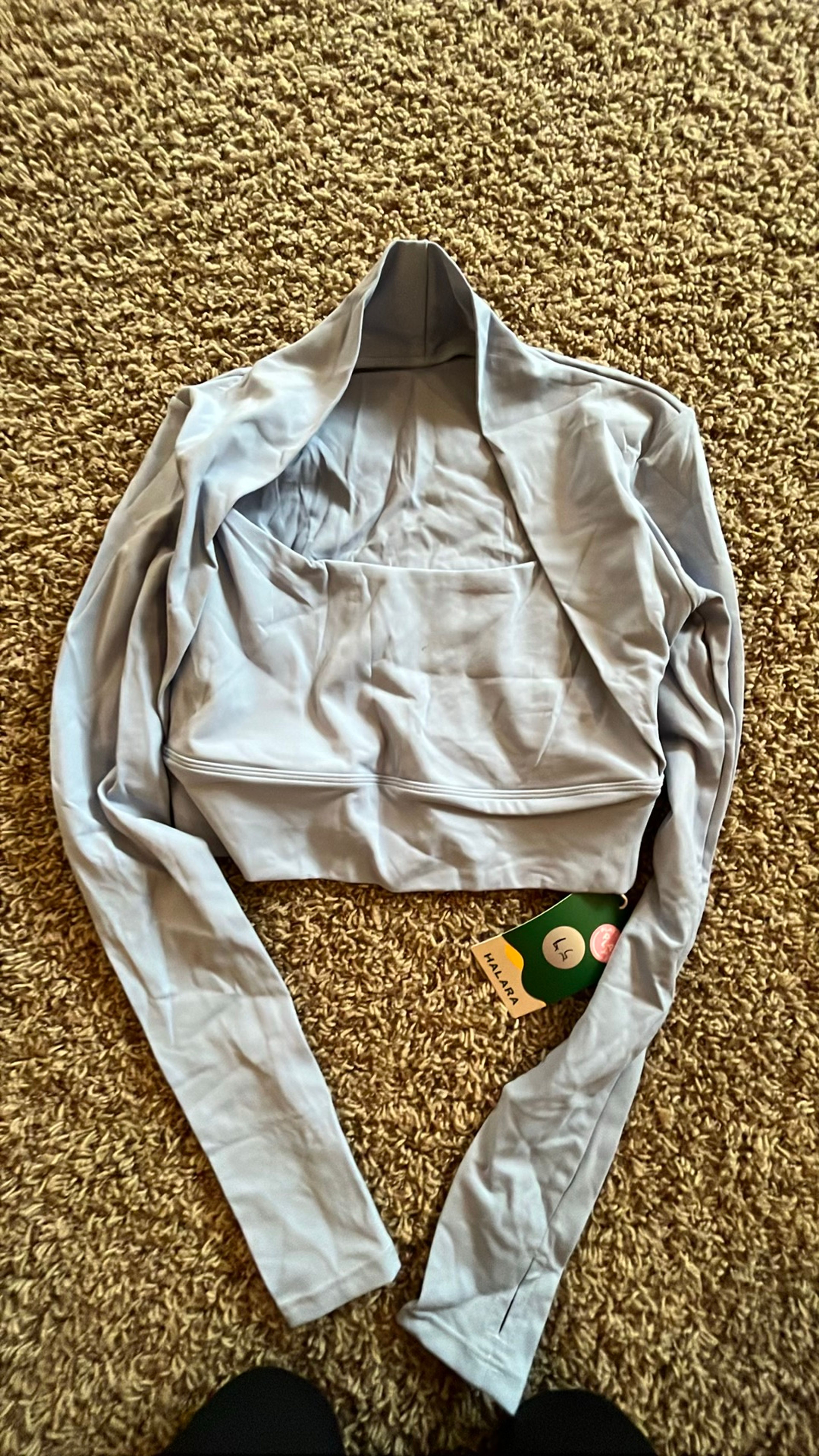 New with tags Halara xs Cropped Long-Sleeve Shirt - Image 2