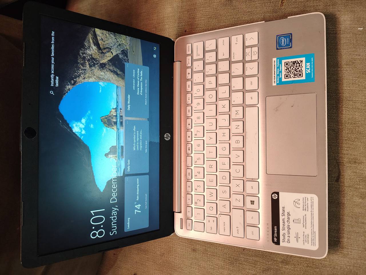 HP Stream 11-ak0010nr Laptop