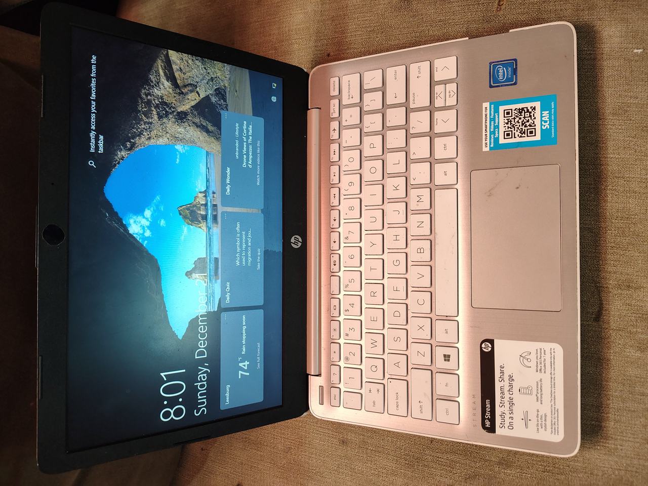 HP Stream 11-ak0010nr Laptop