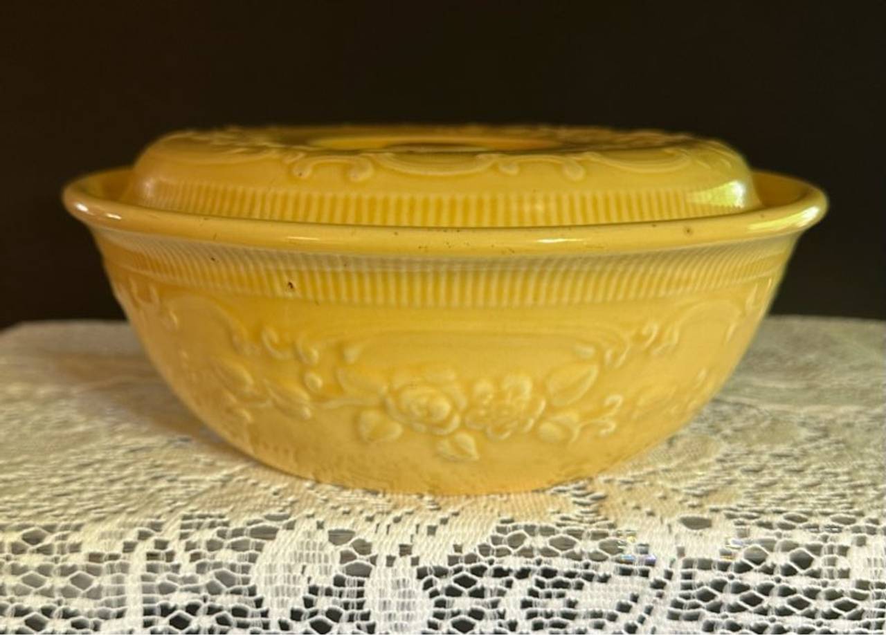 Vintage Homer Laughlin sunny Yellow Embossed Oven Serve Baker & Lid Bowl OS-54