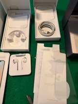 Apple iPhone Lot iPhones boxes and accessories - Image 2