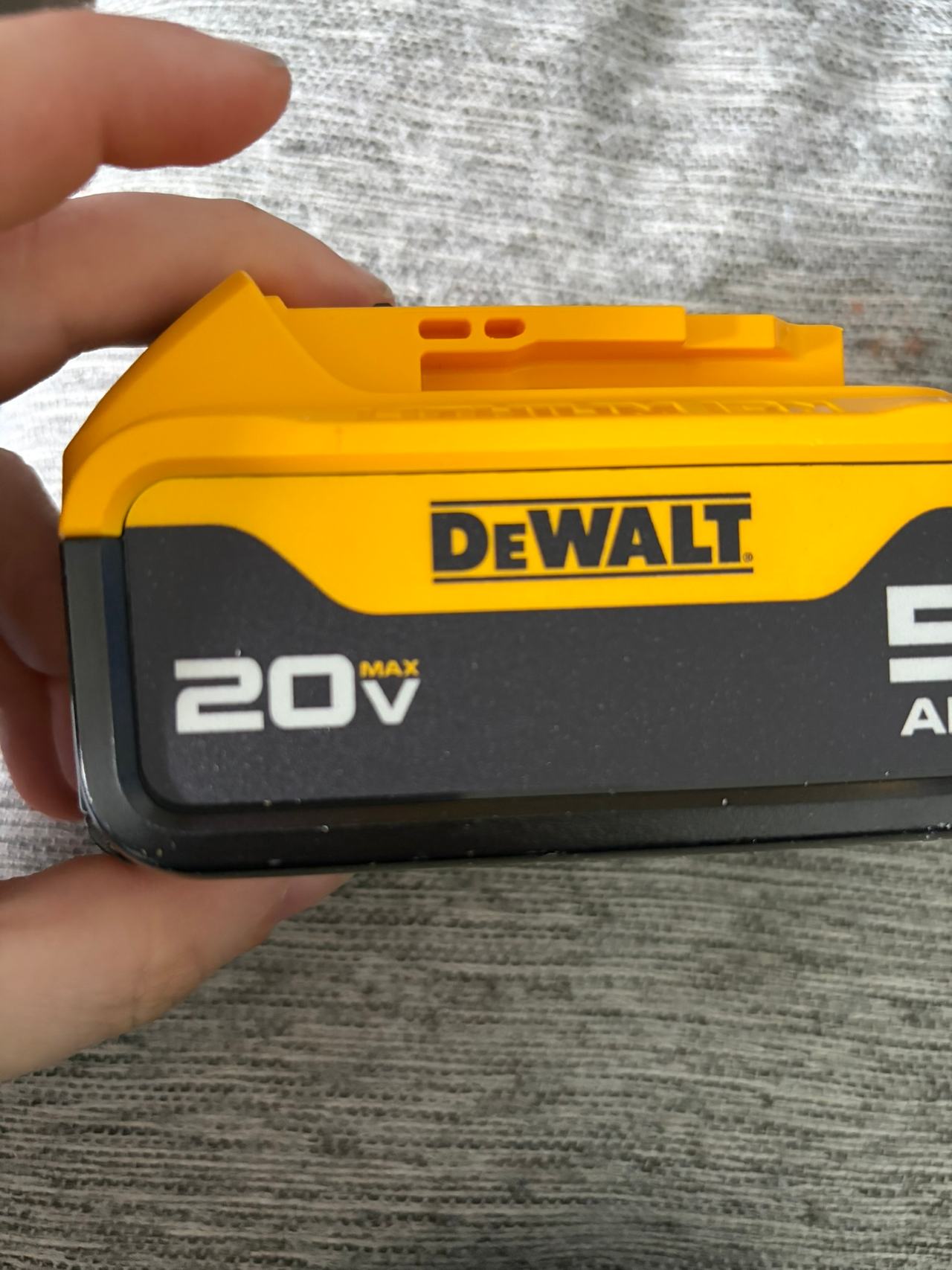 DeWalt DCB205 20V MAX 5.0Ah Lithium Ion Battery
